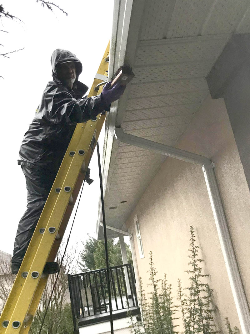 Cleaning gutter